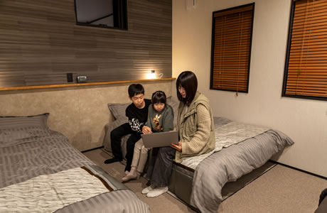 ゆったりと安らげる寝室