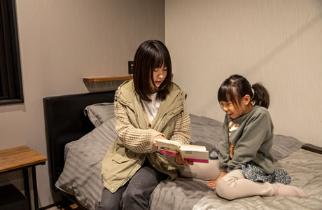 落ち着いた寝室でお子さんも安心